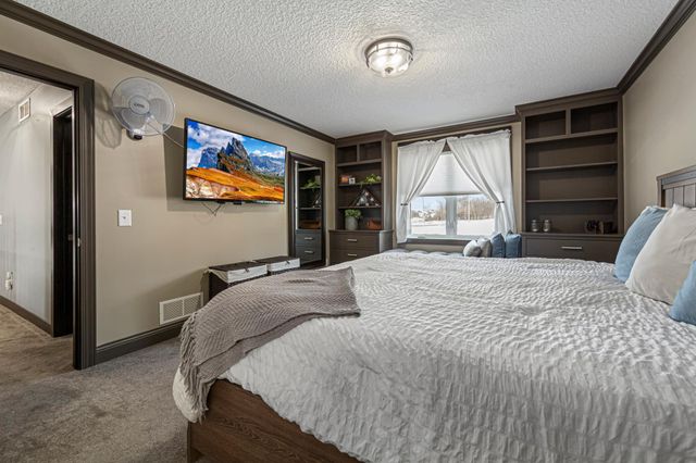 2214 Hulett Avenue, Faribault, MN 55021