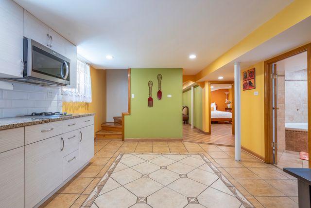 4833 N Moody Avenue, Chicago, IL 60630