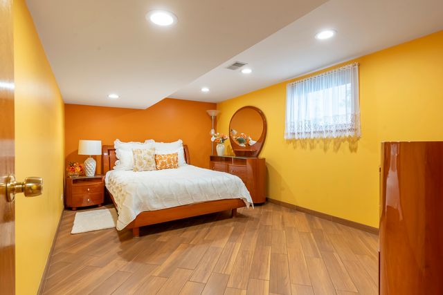 4833 N Moody Avenue, Chicago, IL 60630