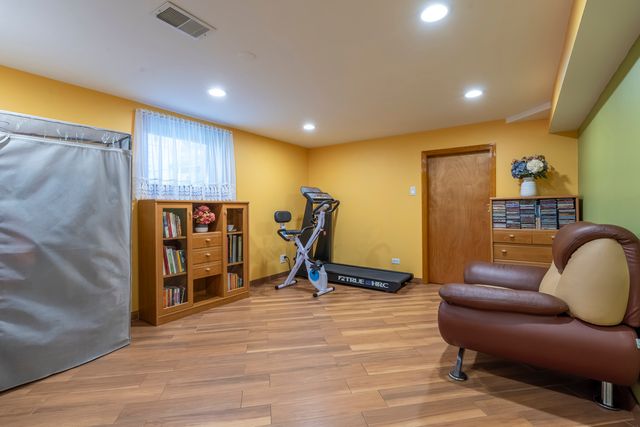 4833 N Moody Avenue, Chicago, IL 60630
