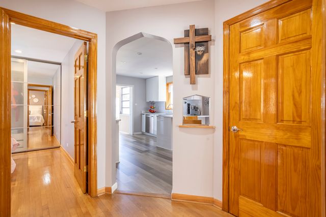 4833 N Moody Avenue, Chicago, IL 60630