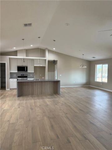 9677 I Avenue, Hesperia, CA 92345