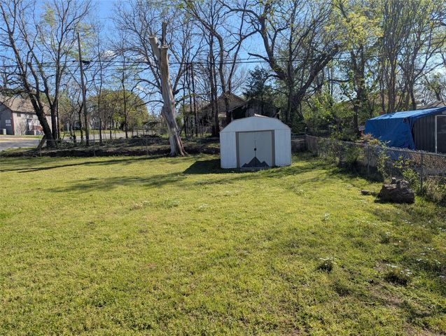 100 W Hull Street, Denison, TX 75021