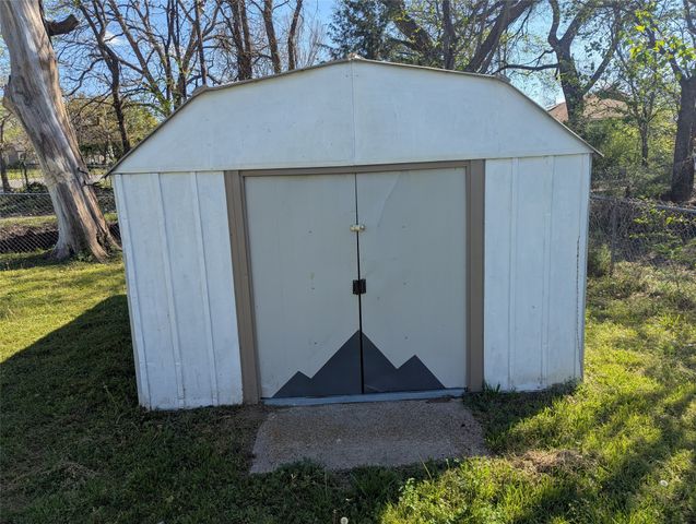 100 W Hull Street, Denison, TX 75021