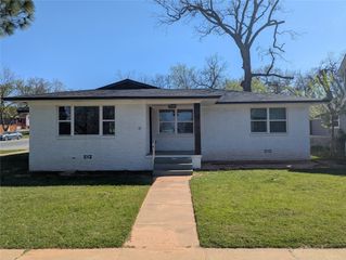 100 W Hull Street, Denison, TX 75021