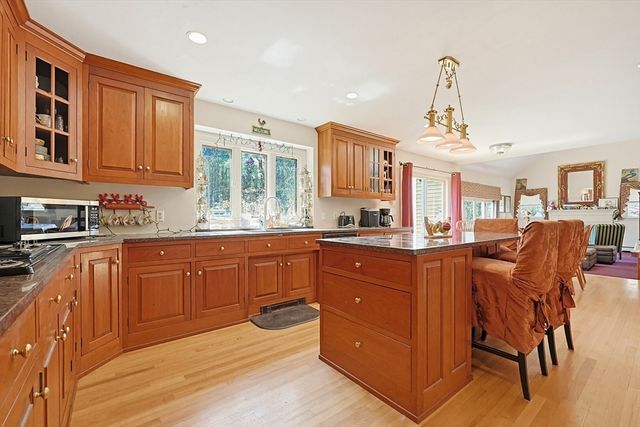 107 Mill St, Franklin, MA 02038