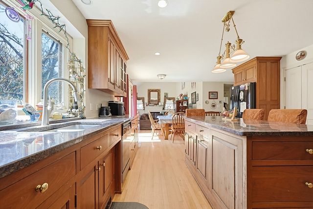 107 Mill St, Franklin, MA 02038