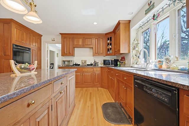 107 Mill St, Franklin, MA 02038