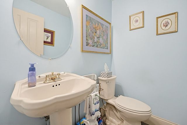 107 Mill St, Franklin, MA 02038