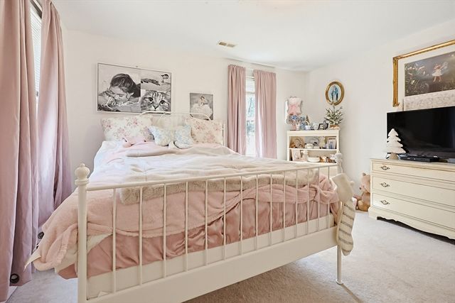 107 Mill St, Franklin, MA 02038