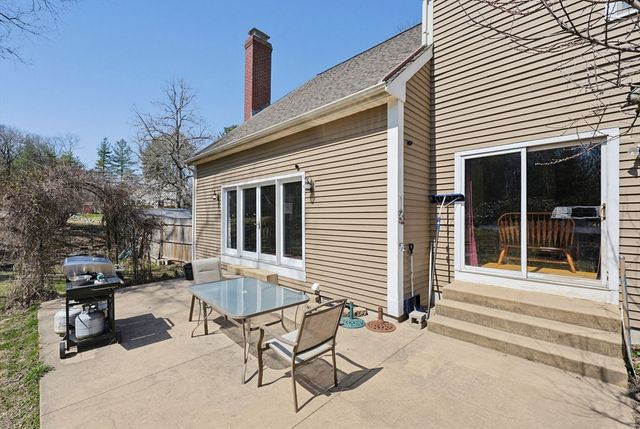 107 Mill St, Franklin, MA 02038