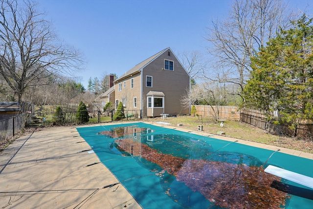 107 Mill St, Franklin, MA 02038