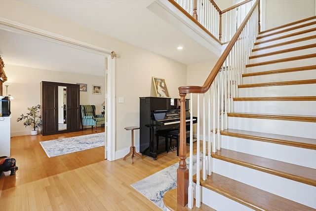 107 Mill St, Franklin, MA 02038