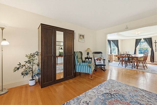 107 Mill St, Franklin, MA 02038