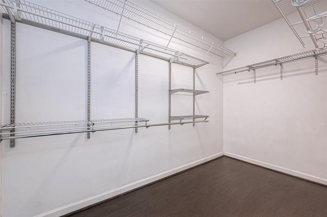 4515 Briar Hollow Place 305, Houston, TX 77027