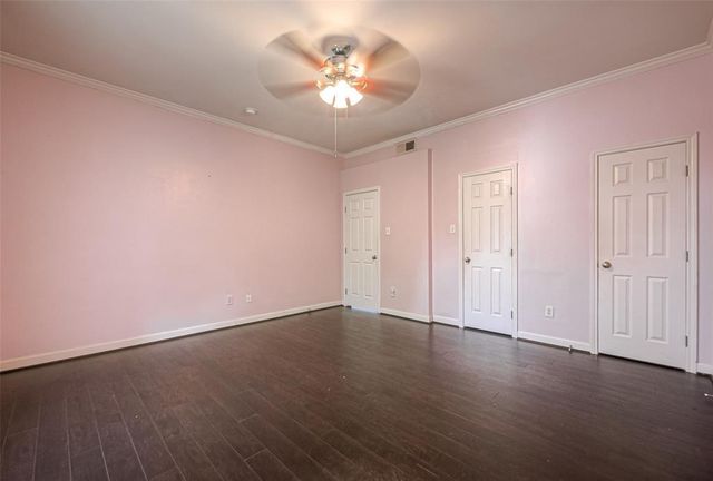 4515 Briar Hollow Place 305, Houston, TX 77027