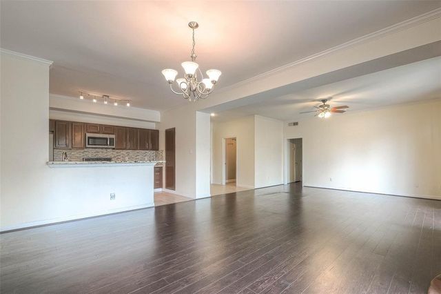 4515 Briar Hollow Place 305, Houston, TX 77027