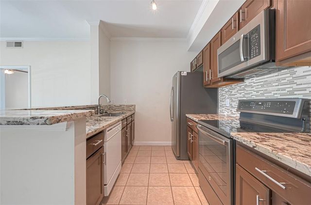 4515 Briar Hollow Place 305, Houston, TX 77027