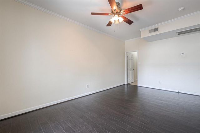 4515 Briar Hollow Place 305, Houston, TX 77027