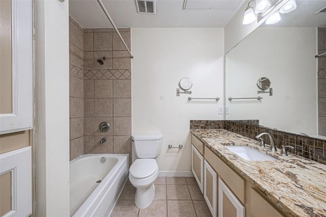 4515 Briar Hollow Place 305, Houston, TX 77027