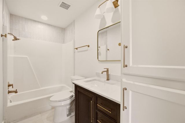 908 Isbell Road B, Fort Worth, TX 76114