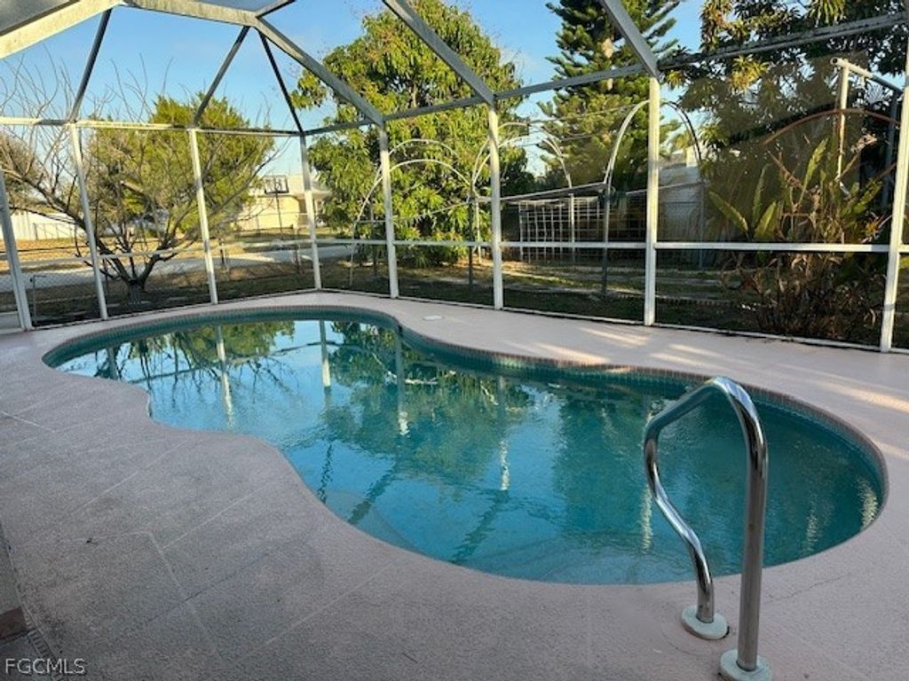 1301 SE 30th ST, Cape Coral, FL 33904