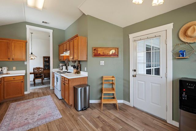 1808 Cedarlawn ST, Taylor, TX 76574