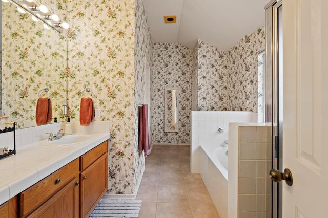 1808 Cedarlawn ST, Taylor, TX 76574