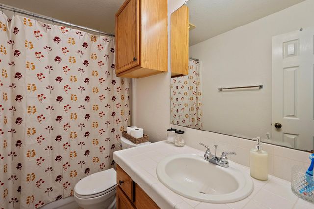 1808 Cedarlawn ST, Taylor, TX 76574