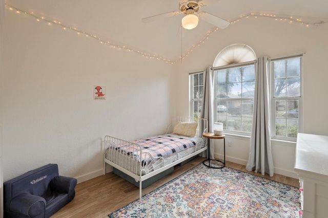 1808 Cedarlawn ST, Taylor, TX 76574