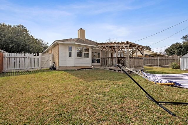 1808 Cedarlawn ST, Taylor, TX 76574