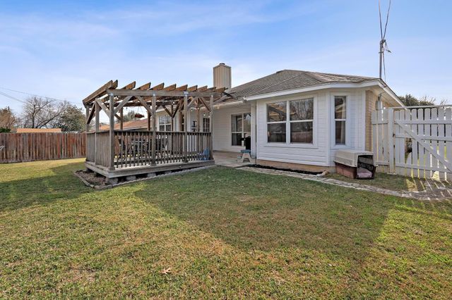 1808 Cedarlawn ST, Taylor, TX 76574