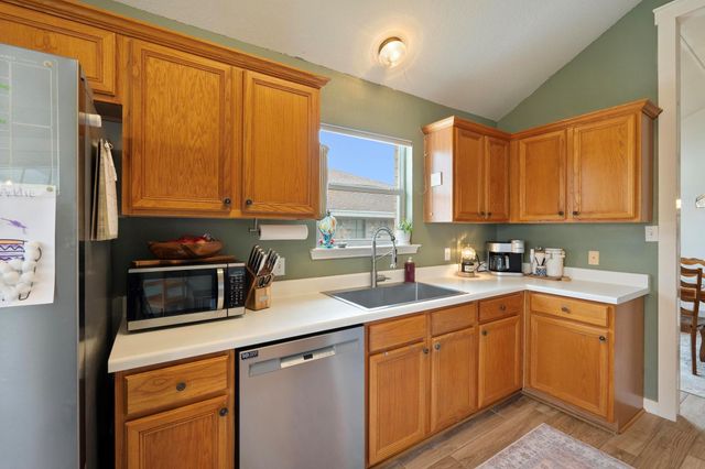 1808 Cedarlawn ST, Taylor, TX 76574