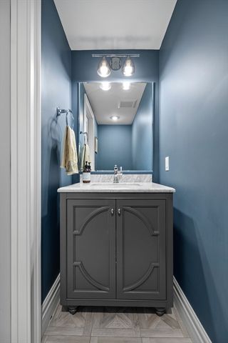 10 Hawthorne Rd, Winchester, MA 01890