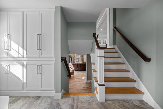 10 Hawthorne Rd, Winchester, MA 01890