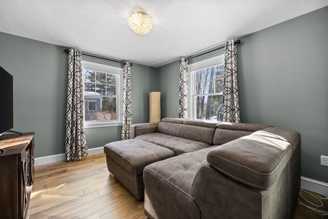 10 Hawthorne Rd, Winchester, MA 01890