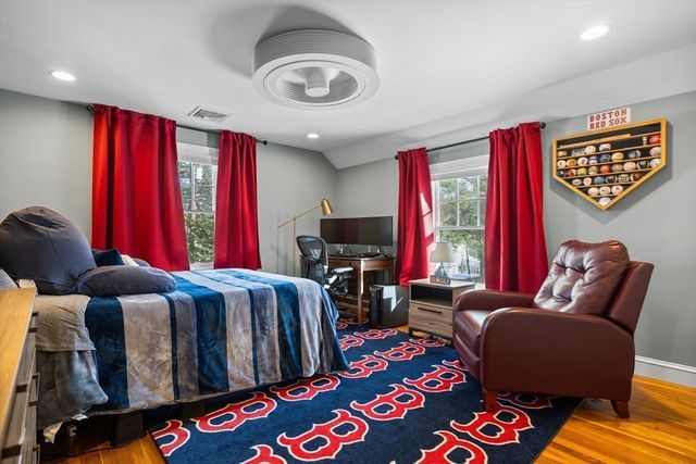 10 Hawthorne Rd, Winchester, MA 01890