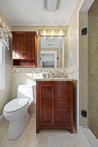 10 Hawthorne Rd, Winchester, MA 01890