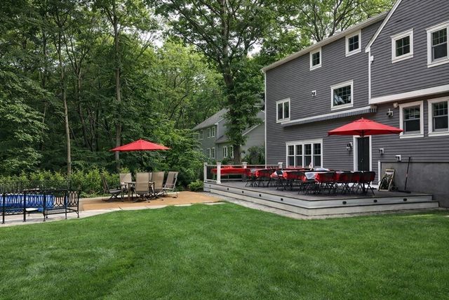 10 Hawthorne Rd, Winchester, MA 01890