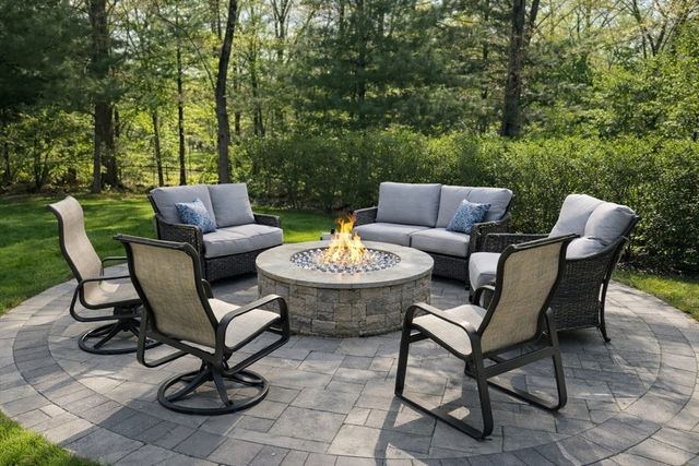 10 Hawthorne Rd, Winchester, MA 01890