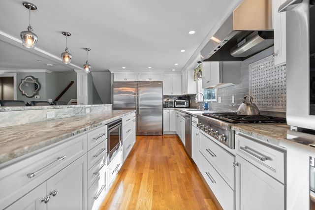 10 Hawthorne Rd, Winchester, MA 01890