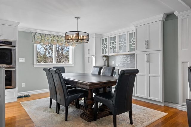 10 Hawthorne Rd, Winchester, MA 01890