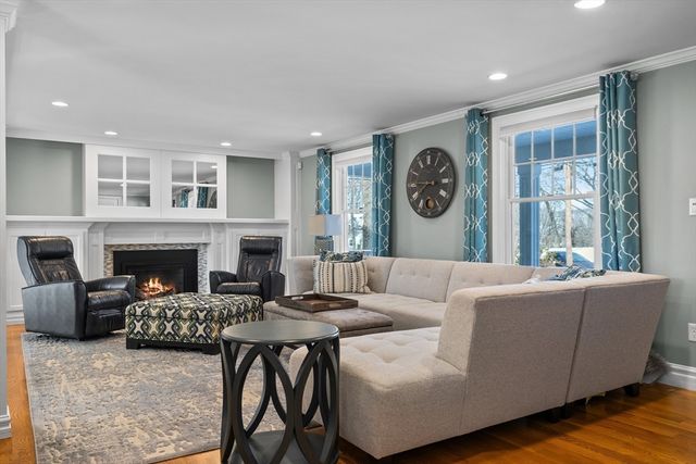 10 Hawthorne Rd, Winchester, MA 01890