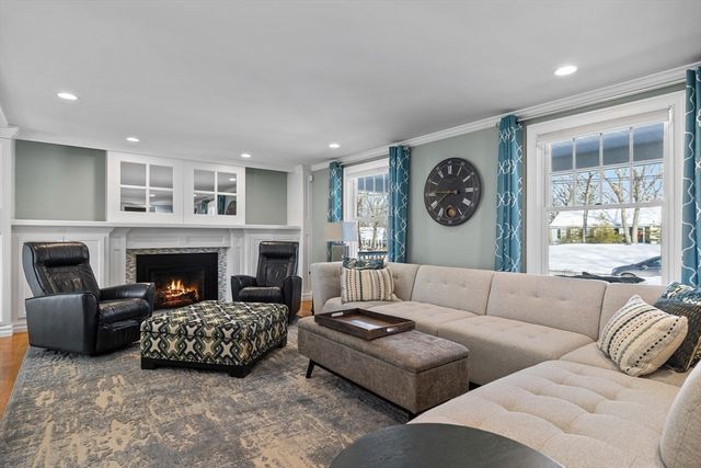 10 Hawthorne Rd, Winchester, MA 01890