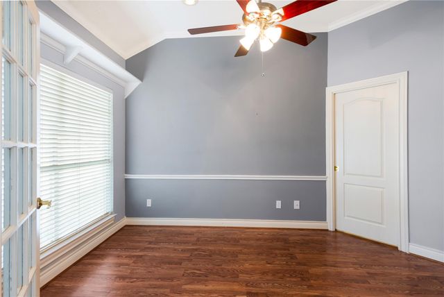 60 Fairfield Drive, Montgomery, TX 77356