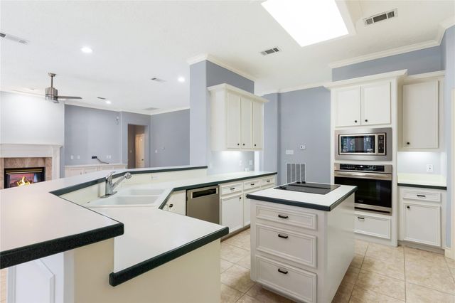 60 Fairfield Drive, Montgomery, TX 77356