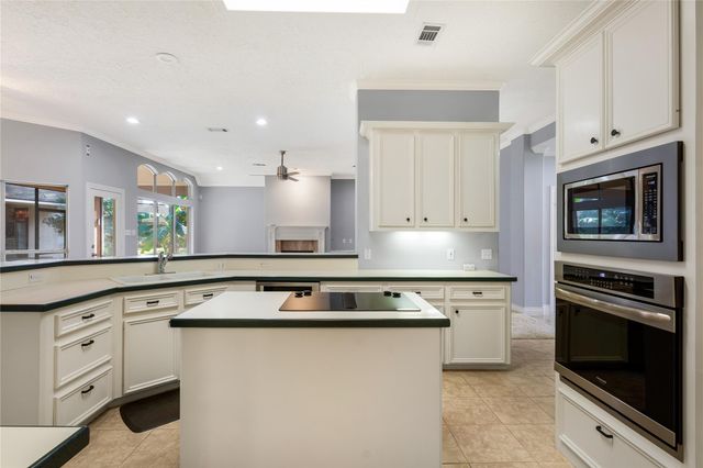 60 Fairfield Drive, Montgomery, TX 77356