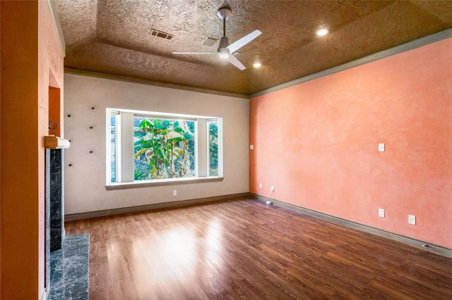 60 Fairfield Drive, Montgomery, TX 77356