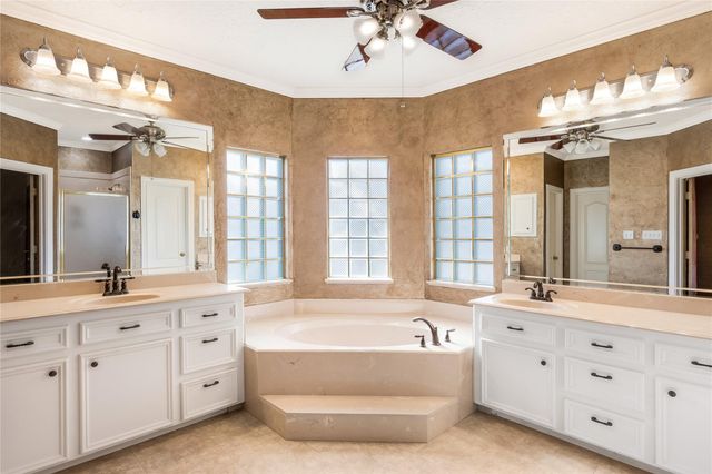 60 Fairfield Drive, Montgomery, TX 77356