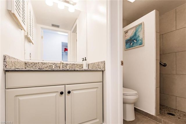 600 Neapolitan WAY 152, Naples, FL 34103